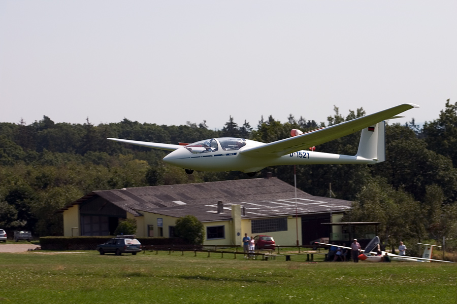 Segelflugzeug bei der Landung...