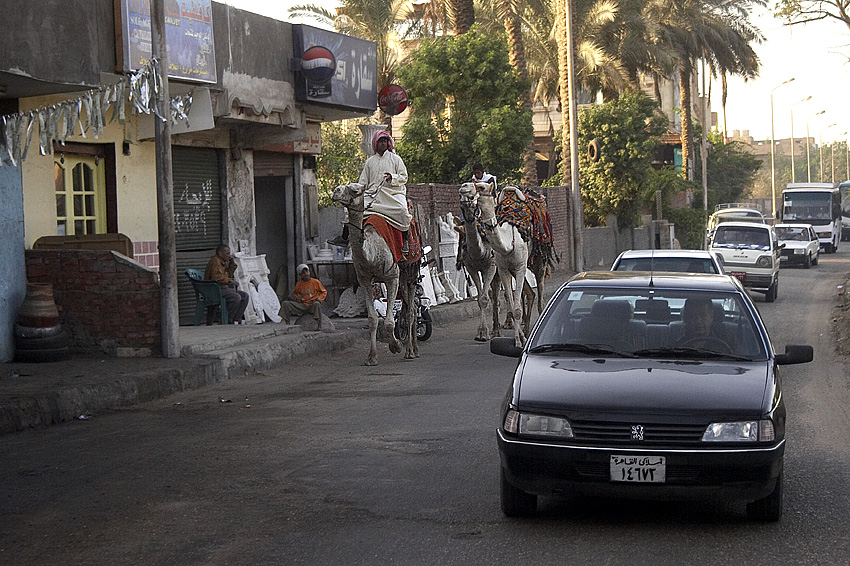 (047) auf der Hauptstrasse in Giza